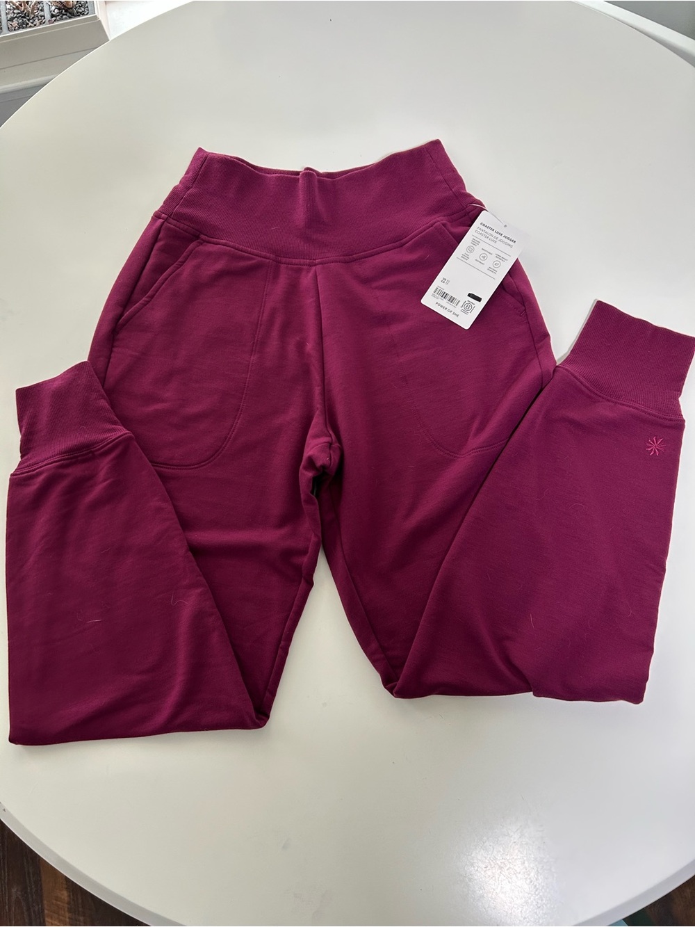 Athleta Coaster Luxe High Rise Jogger
Nirvana fabric is ultra-soft - Picture 2 of 9